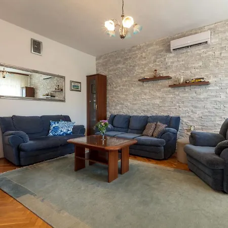 Sleeps 8 Pool Air Con Wifi Villa Split