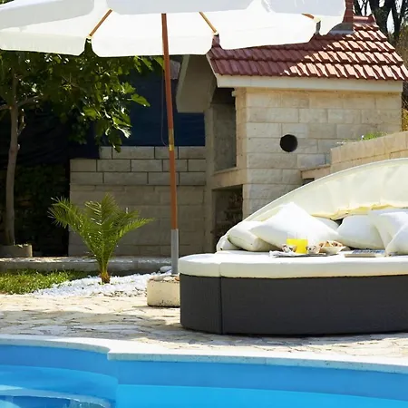 Sleeps 8 Pool Air Con Wifi Villa *