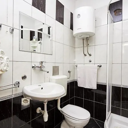 Sleeps 8 Pool Air Con Wifi * Split