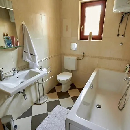 Sleeps 8 Pool Air Con Wifi *