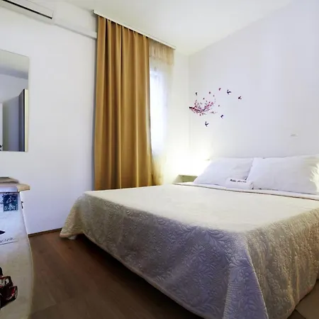 Villa Sleeps 8 Pool Air Con Wifi Split