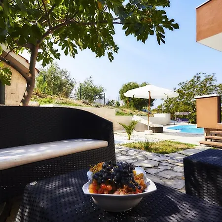 Sleeps 8 Pool Air Con Wifi *