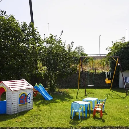 Sleeps 8 Pool Air Con Wifi Split